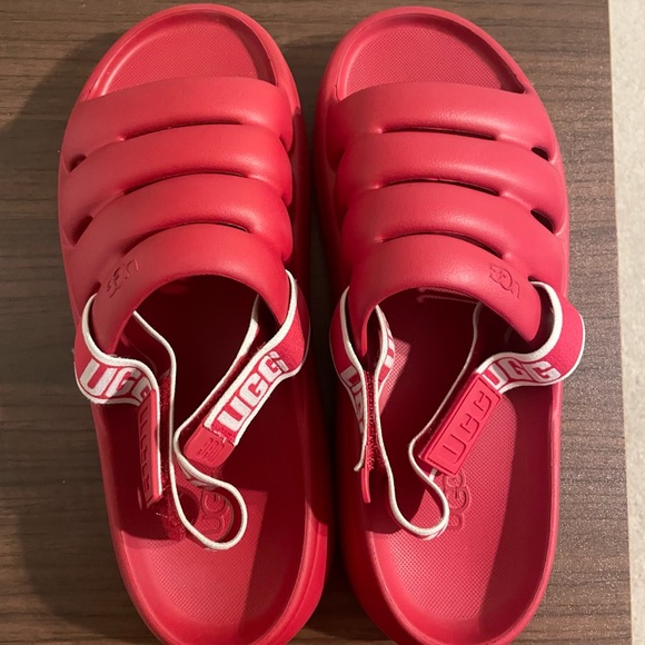 UGG Shoes - UGG SAMBA RED SANDAL